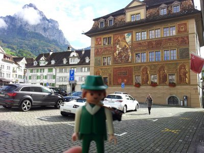 96.jpg (136.32 KiB) 1791 mal betrachtet Das im 17.Jahrhundert erbaute Rathaus in Schwyz. Der Hauptort des gleichnamigen Kantons, von dem die Schweiz auch ihren Namen hat.