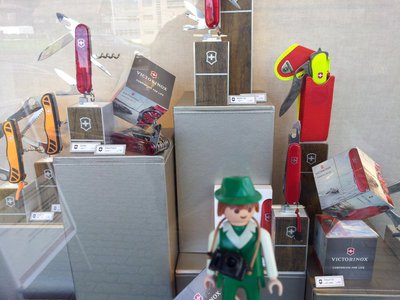 98.jpg (94.86 KiB) 1797 mal betrachtet Eine Auswahl der produzierten Messer..... Man kann zwischen über 100 Arten wählen.....