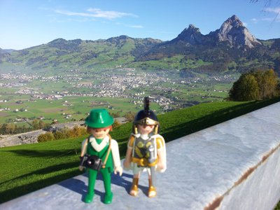 20121019_111549.jpg (106.17 KiB) 1705 mal betrachtet Schwyz, Hauptort des gleichnamigen Kantons am Fuss der beiden "Mythen". Rund 14000 Menschen leben hier.