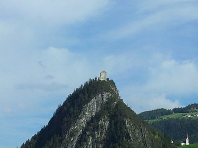 20121014_142936.jpg (46.12 KiB) 1689 mal betrachtet Eine kleine Burg....die würde Erwinius als Aussichtspunkt auch gefallen.......