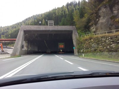 20121014_135753.jpg (79.61 KiB) 1692 mal betrachtet Die Reise führt durch einen laaaaaaaangen Tunnel.........