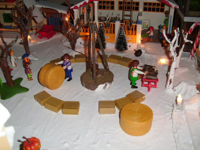 DSCI2607.JPG (189.09 KiB) 1579 mal betrachtet Hier werden noch Vorbereitungen für die kleine Halloween-Party getroffen.<br />(Mittwoch gibts mehr zu dem Thema)