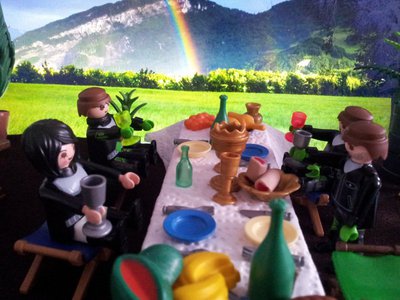 22.jpg (99.24 KiB) 1369 mal betrachtet Das Dino-Team freut sich über die gelungene erste Etappe und auch über die Extrapunkte und feiert dies im Time-Motel vor einer virtuellen Holografik aus der Heimat von "Swiss-R"... Prosit Leute !!!