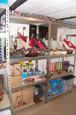 DSCF7100.JPG (145.17 KiB) 5563 mal betrachtet Mehr Figuren sieht man ganz oben stehen ...