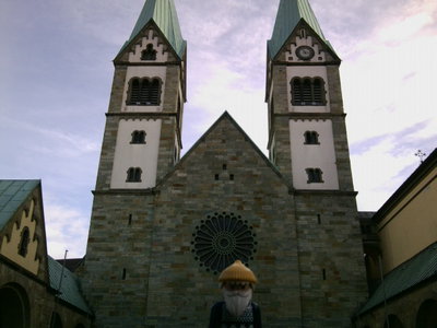 Foto0117.jpg (111.5 KiB) 1325 mal betrachtet Santa an der Wallfahrtsbasilika in Werl.