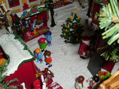 DSCI3387.JPG (186.5 KiB) 3813 mal betrachtet Im Weihnachtsdorf ist der Weihnachtsmarkt bis LIchtmess geöffnet.