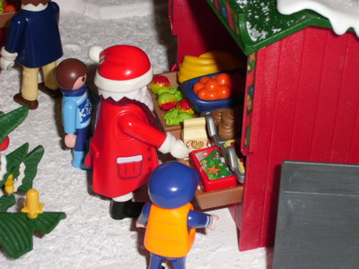 DSCI3388.JPG (195.17 KiB) 3813 mal betrachtet Der Weihnachtsmann kauft auch auf dem Weihnachtsmarkt.