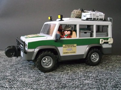 Safari-jeep1.jpg