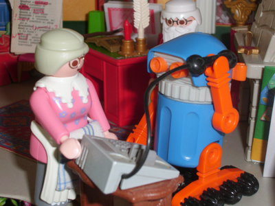 DSCI5829.JPG (182.38 KiB) 1598 mal betrachtet Seit Dienstag wohnt nun auch der kleine Roboter Sternschnuppe am Nordpol und bekommt einiges beigebracht, wie hier das Telefonieren.