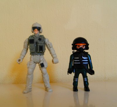 orignal pilot and Playmobil pilot.JPG