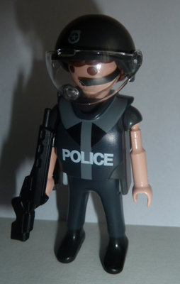 Figures5-Polizist.jpg