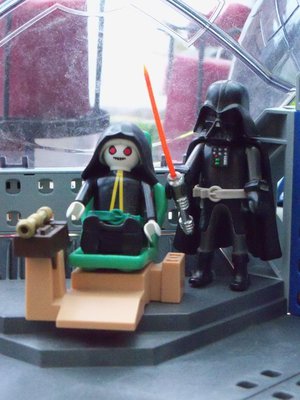 Imperator Palpatine auf dem Thron  und  Darth Vader.jpg