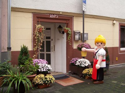 playmoTisch Elise Eingang.JPG