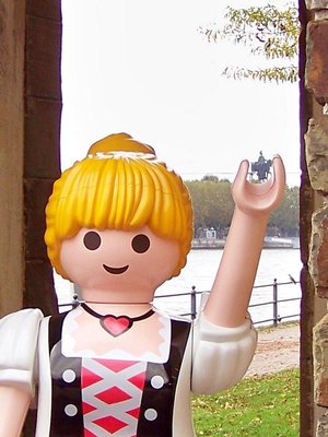 playmoTisch Elise Kaiser groß.JPG