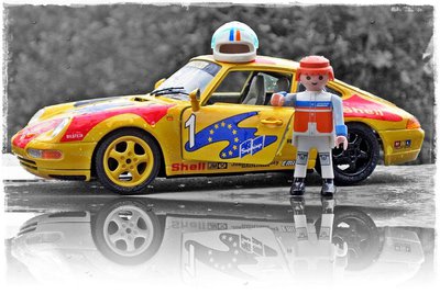 IMG_6257_spiegel1.jpg (150.78 KiB) 4950 mal betrachtet PORSCHE 911 "993" in sw/color