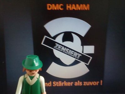 Felix.jpg (22.62 KiB) 2316 mal betrachtet Natürlich sah sich Felix auch ein paar T Shirt Entwürfe für unseren Club an