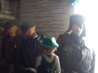 DSC00490.jpg (22.38 KiB) 2166 mal betrachtet Zuhause im Playmotroops Revier bestaunte Felix noch ein paar Dinge aus anderen Samlungen