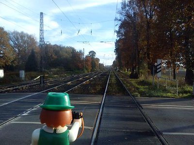 DSC00448.jpg (43.21 KiB) 2167 mal betrachtet Etwas wehleidig schaute Felix auf die Schienen die as Symbol stehen das alles mal weitergeht und man wieder fort muß