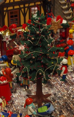 Niederlinxweiler Detail Tannenbaum.jpg