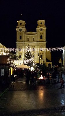 Mondsee Basilika Forum.jpg