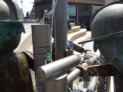 12 Erfrischung am Brunnen.jpg
