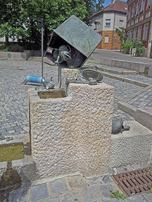 16 b Spielzeugbrunnen  gesamt.jpg