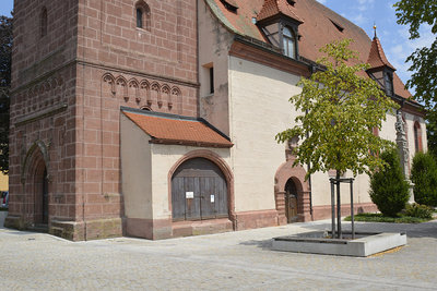 17 Kirchplatz groß.JPG
