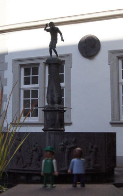 Schängelbrunnen1.jpg (162.39 KiB) 2918 mal betrachtet Schängelbrunnen1.jpg