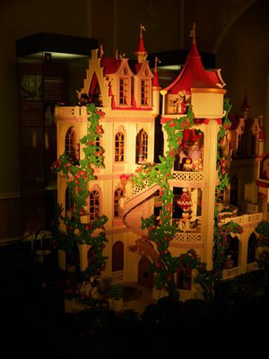 Schloßmuseum Greiz 14.) 'Dornröschen' Elise playmobil 1010017 (verbessert, Licht rein, Wärme raus).jpg