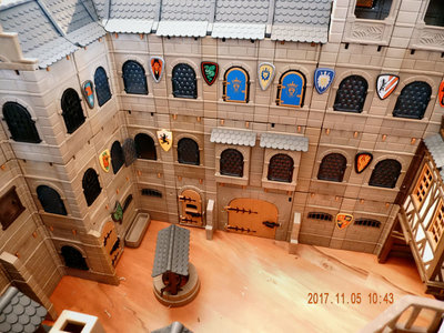 Wappen im Burghof 1.jpg (194.02 KiB) 2571 mal betrachtet Wappen im Burghof 1.jpg