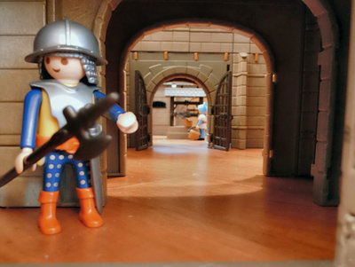 Blickb durch die Burg auf Brunnen.jpg (83.8 KiB) 2579 mal betrachtet Blickb durch die Burg auf Brunnen.jpg