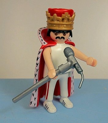 Freddy Mercury Playmobil-768x869-600x679.jpg (75.91 KiB) 2324 mal betrachtet Freddy Mercury Playmobil-768x869-600x679.jpg