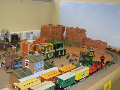 Zirkuswagendach.JPG (88.18 KiB) 1920 mal betrachtet Zirkuswagendach.JPG