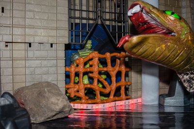 Fright Zone Hintereingang Kerker mit Schlangendrache.jpg