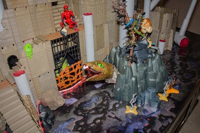 Fright Zone Hintereingang Felsen & Kerker.jpg