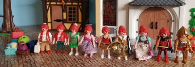 Artonas viele Klamotten1.jpg