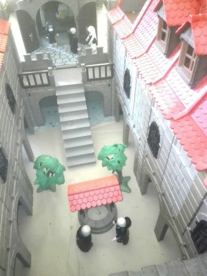 Kreuzgang 1.jpg (143.07 KiB) 2637 mal betrachtet Blick in den Innenhof mit Kreuzgang