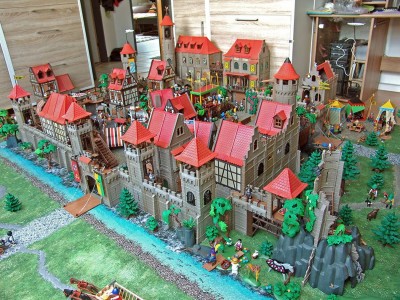 Ritterstadt_1.jpg (286.36 KiB) 4266 mal betrachtet Ritterstadt_1.jpg