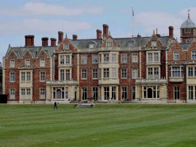 0_PAY-sandringham_play_area_eans9.jpg (165.21 KiB) 2721 mal betrachtet 0_PAY-sandringham_play_area_eans9.jpg