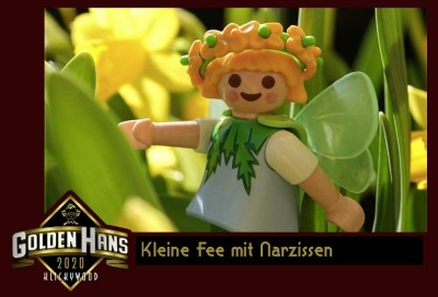 24 Kleine Fee mit Narzissen.jpg