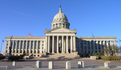 Central_view_of_Oklahoma_Capitol_building.JPG