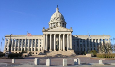 Central_view_of_Oklahoma_Capitol_building.JPG