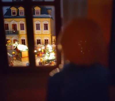 Playmo-goerl-Fenster.JPG