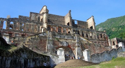 Sans-Souci_Palace_front.jpg