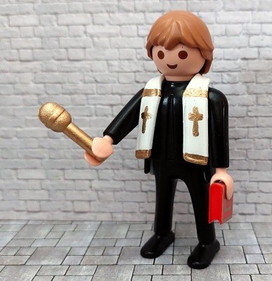 Playmobil Pfarrer.jpg