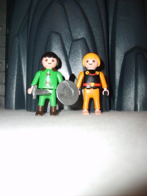 1. Frodo & Sam.JPG (165.16 KiB) 2202 mal betrachtet Frodo und sein treuer Freund Sam (auch hier bitte ich um Nachsicht mit den Hobbit- Beinen. Ich hab leider nur ein Paar Kinderbeine OHNE Schuhe)...