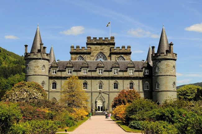 Inveraray_Castle,_Argyll_and_Bute,_Scotland-31May2010.jpg