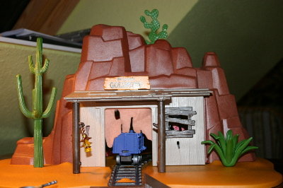 playmo142_224.jpg