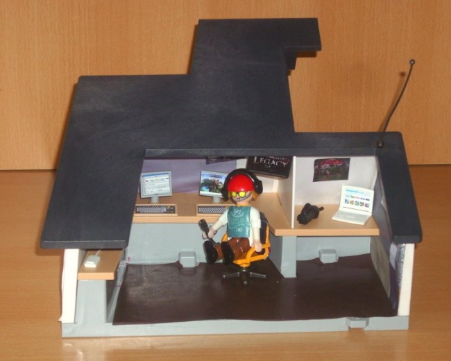 2023-11-28_4 Timos Gamerecke innen mittig oben.JPG