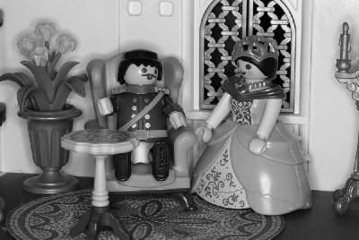 m-Szene 24-2.jpg (108.89 KiB) 1012 mal betrachtet Ines: „Es war deine Idee, Esteban. Du hast Luis diese Heirat vorgeschlagen.“<br /><br />Esteban: „Eine Heirat zum Besten des Staates, mein Kind. Ein alltäglicher Vorgang in der Geschichte.“